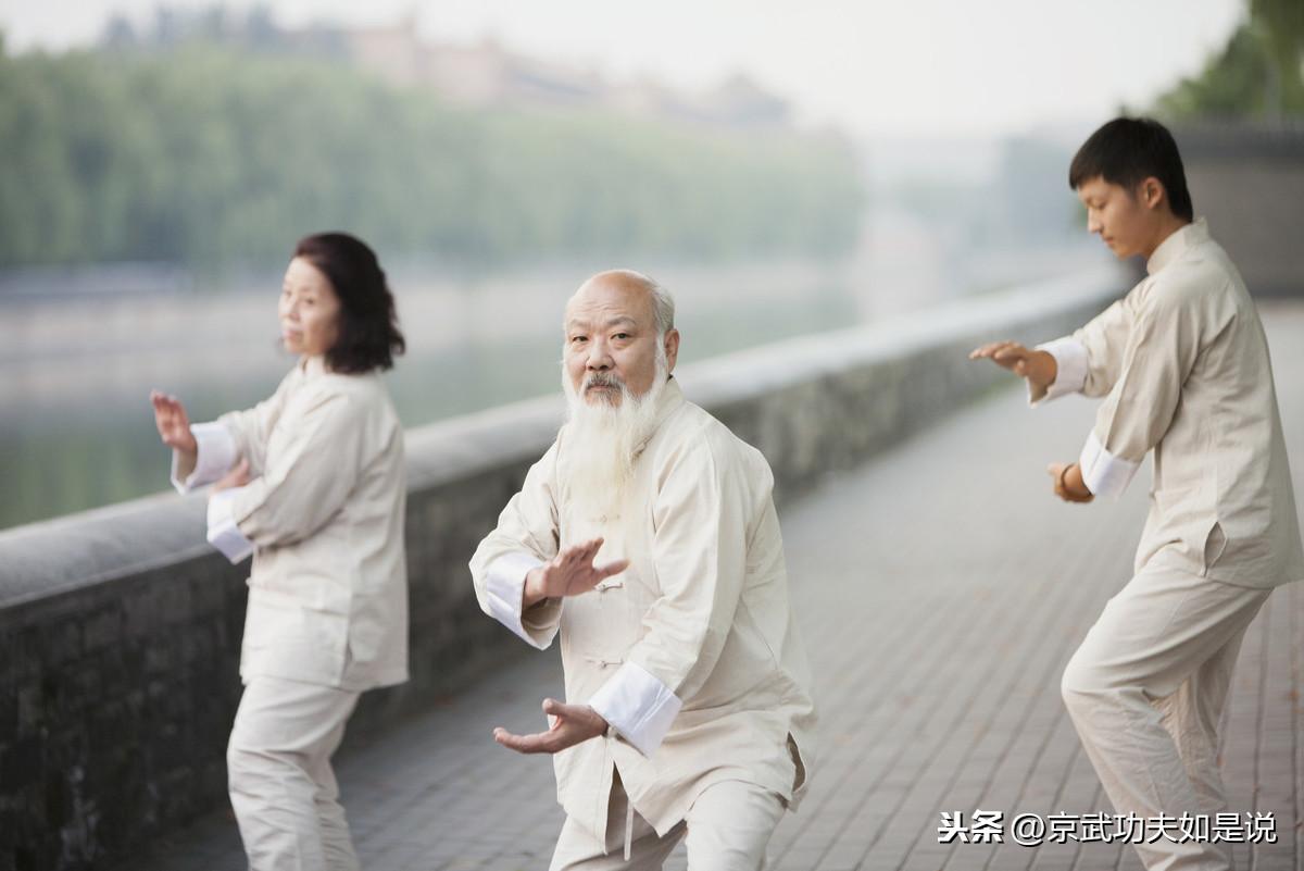 二十四式太极拳口令(太极拳二十四式动作名称歌诀及要领)