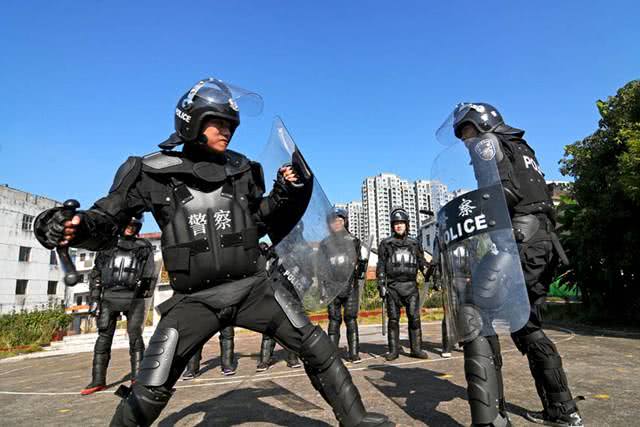 警用电棒(普通人买警用电棍竟然违法？《警察法》早有明令，快来看看)