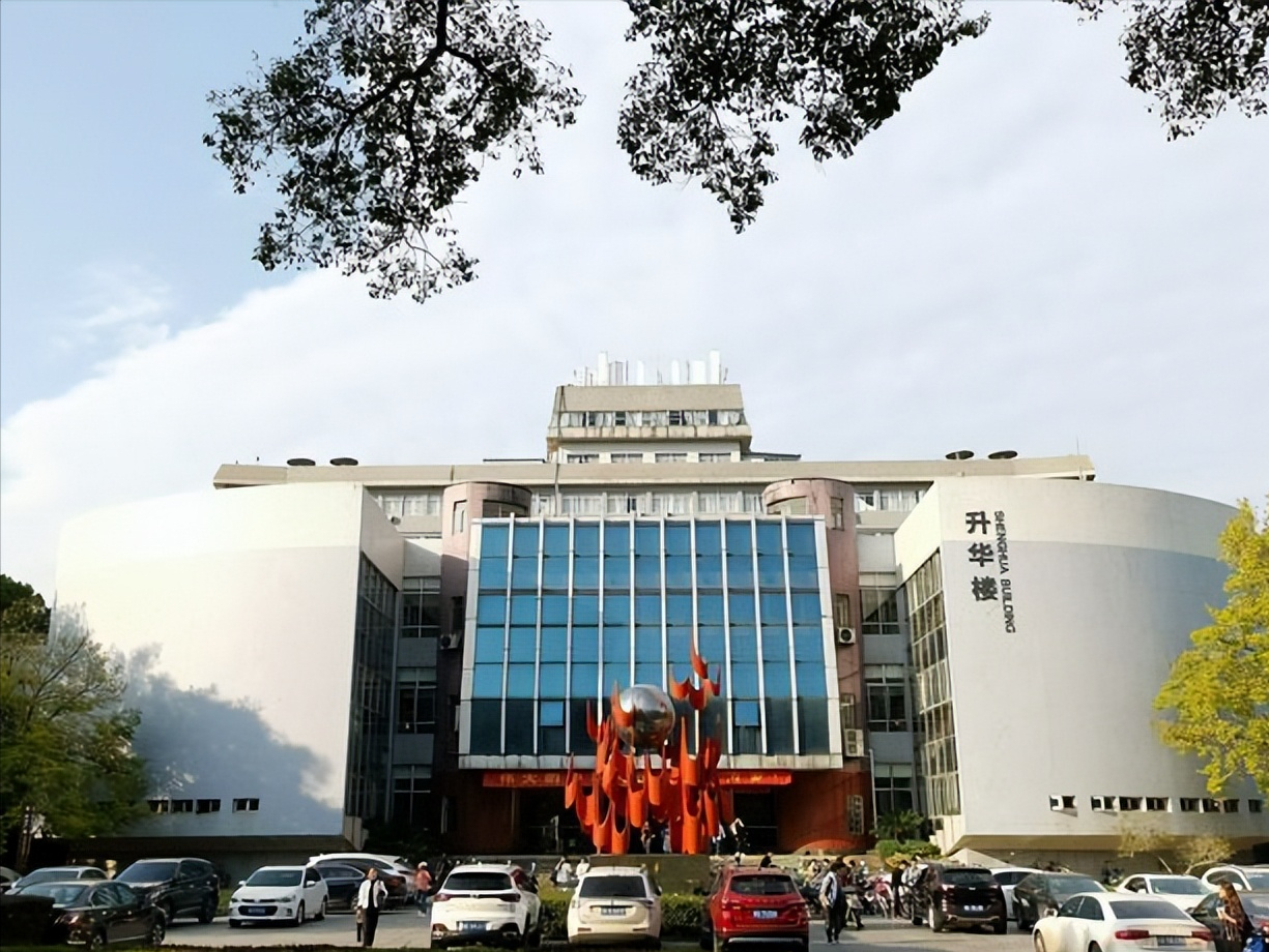 湖南省教育厅厅长(中南大学校长与湖南省教育厅厅长谁级别更高？)