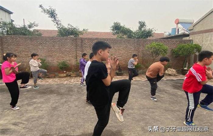 武艺爸爸(武术之家：80后父亲带3个孩子练习武术走红)