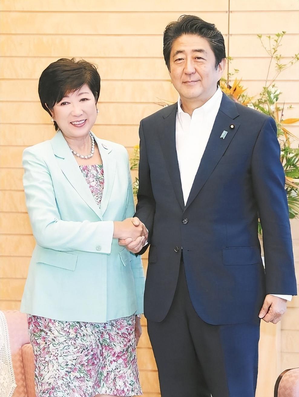 小池百合子(日本政坛美女小池百合子，为小泉纯一郎殉情)