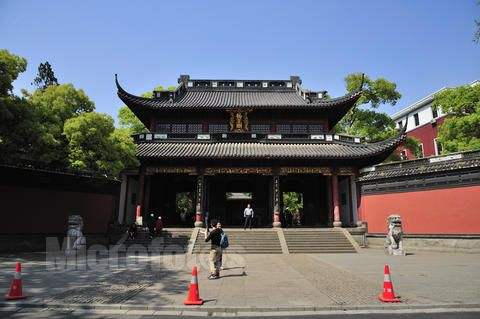 岳飞庙前跪像(杭州岳飞庙前的秦桧跪像，历经六百年，重铸12次)