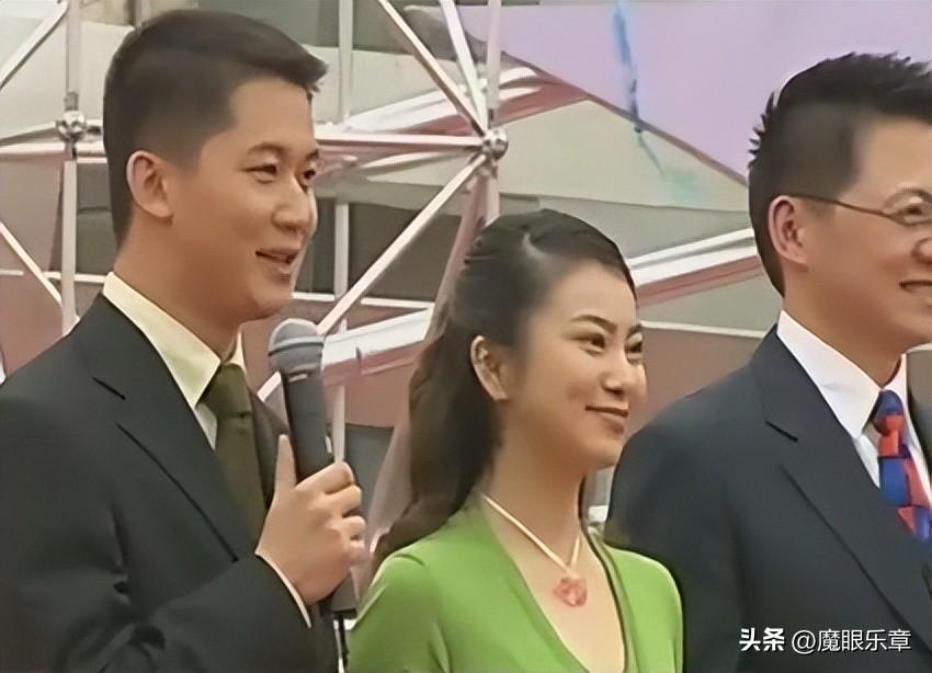 徐惟杰(徐惟杰的全家福曝光：女儿亭亭玉立、妻子端庄高雅，真是好基因)