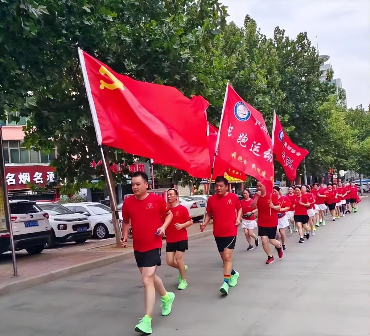 约会桑拿(“全民健身日”约会“桑拿天”南阳市民挥汗如雨坚持体育锻炼)