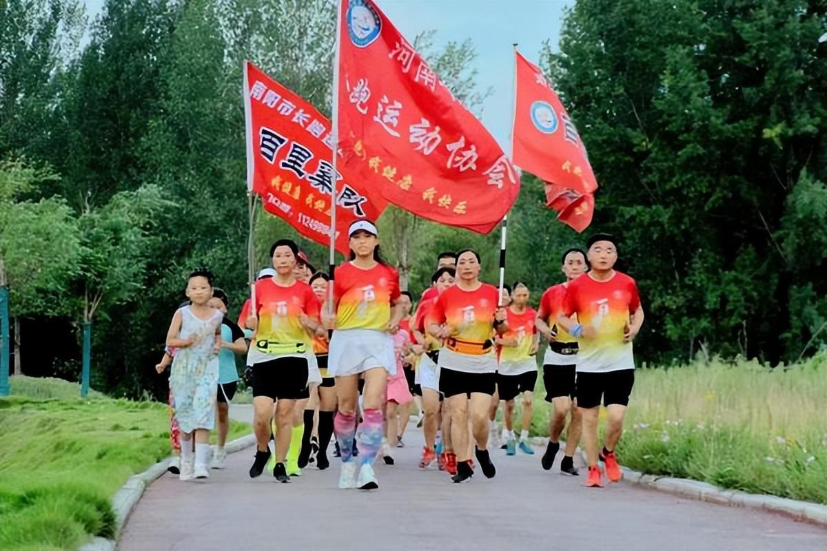 约会桑拿(“全民健身日”约会“桑拿天”南阳市民挥汗如雨坚持体育锻炼)