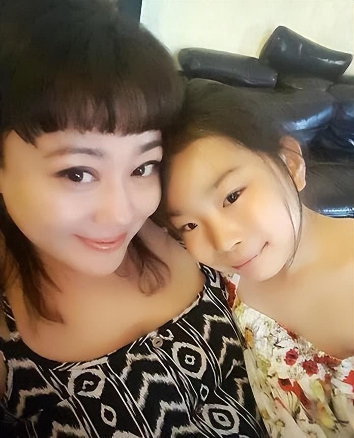 李菁菁张金华离婚(李菁菁与张金华离婚9年：她两次再婚失败又患癌症，他单身想女儿)