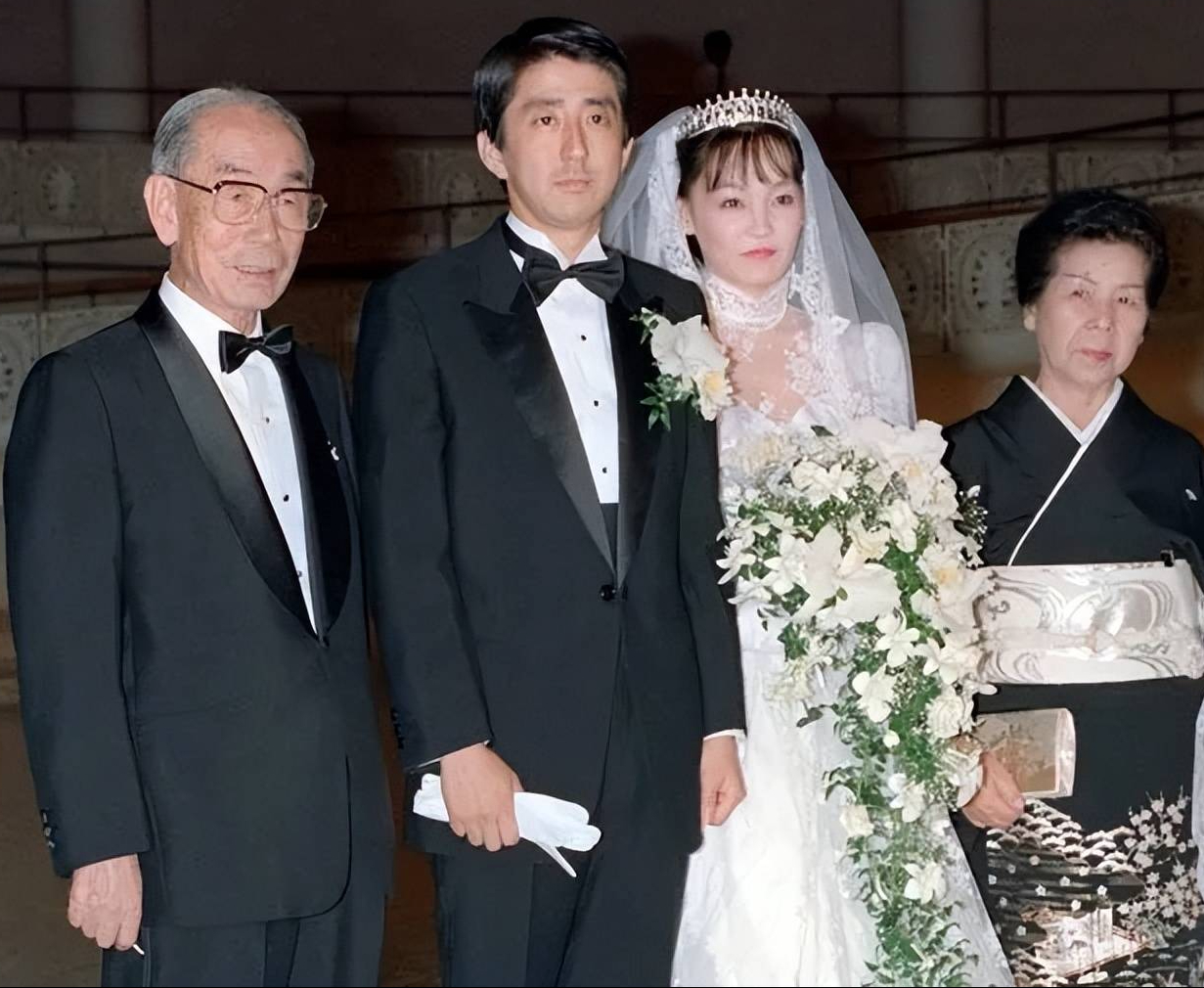 安倍洋子(安倍晋三母亲，94岁的安倍洋子，才是真正的政治野心家)