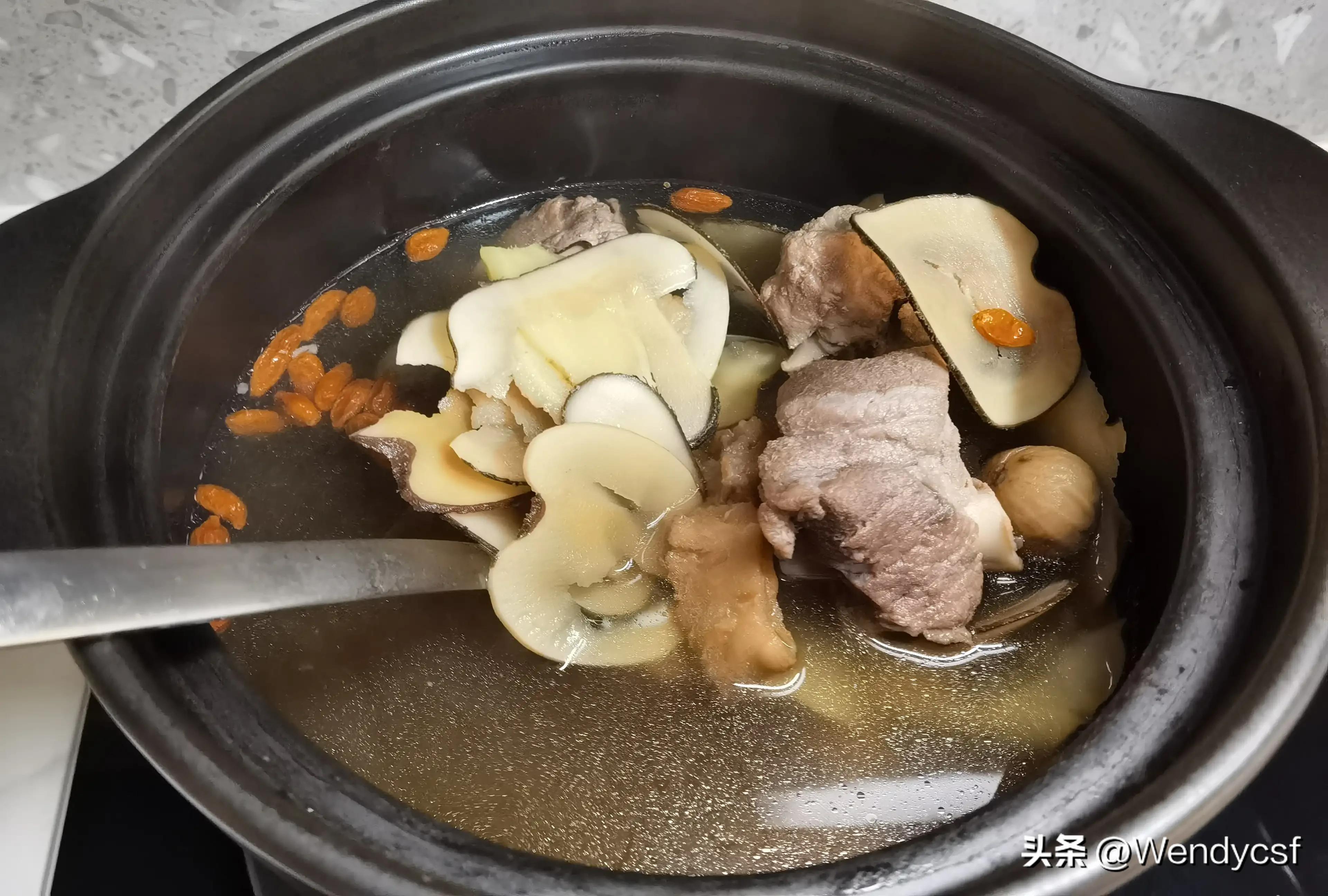 鳄鱼肉止咳(海底椰鳄鱼肉煲龙骨，补血壮骨，润肺止咳)