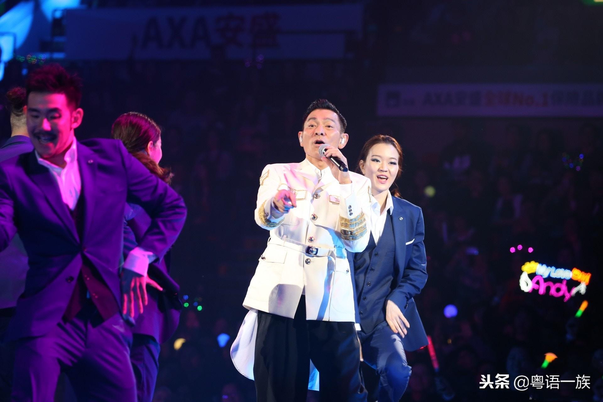 刘德华演唱会图片(给来不及去的歌迷看：刘德华演唱会2018演唱会高清图大全)