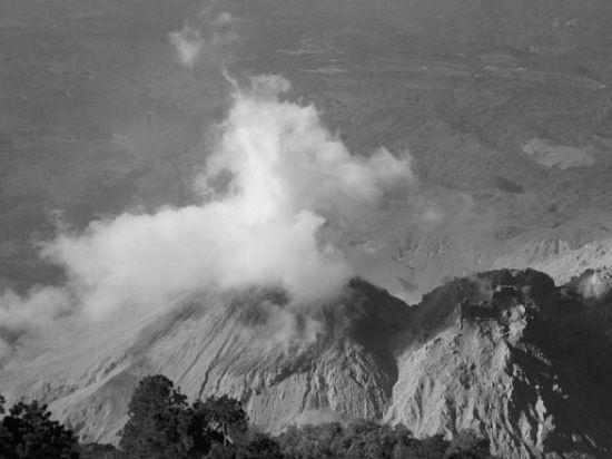 欧洲火山(盘点全球十大超级火山：维苏威火山欧洲最危险)