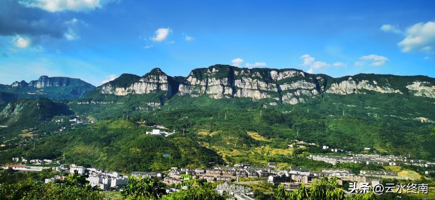 奉节天坑地缝(重庆武隆天坑地缝一日游，原来的电影道具据说现在市值20个亿)