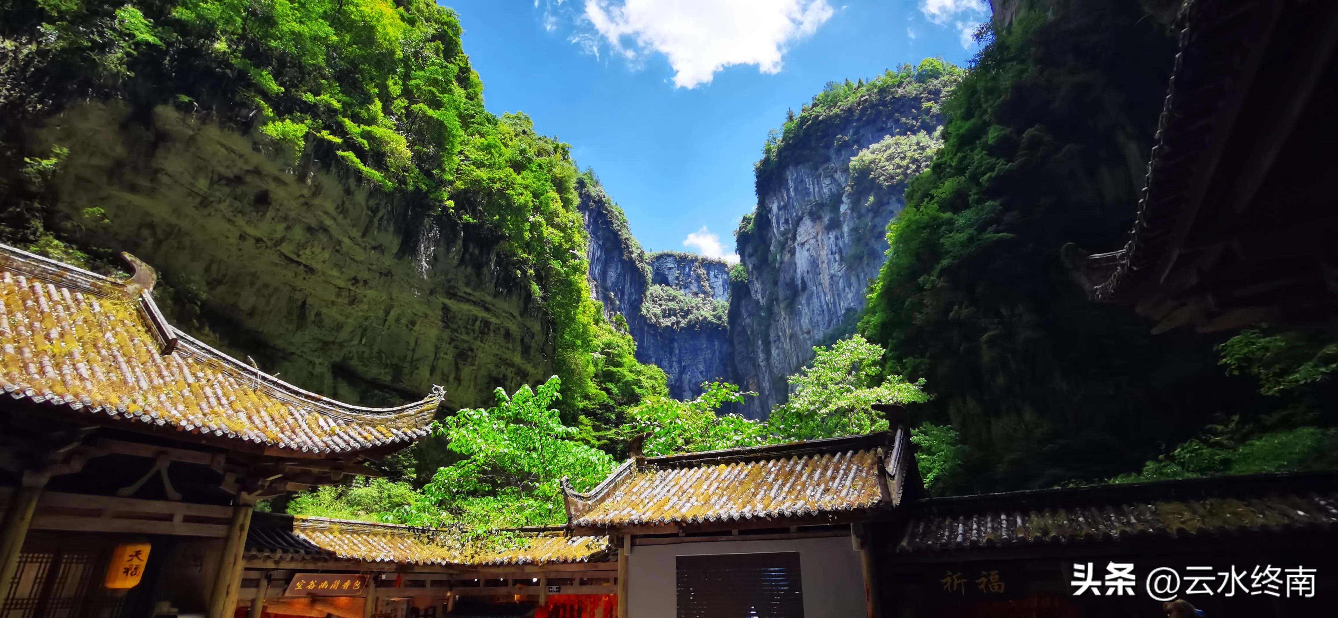 奉节天坑地缝(重庆武隆天坑地缝一日游，原来的电影道具据说现在市值20个亿)