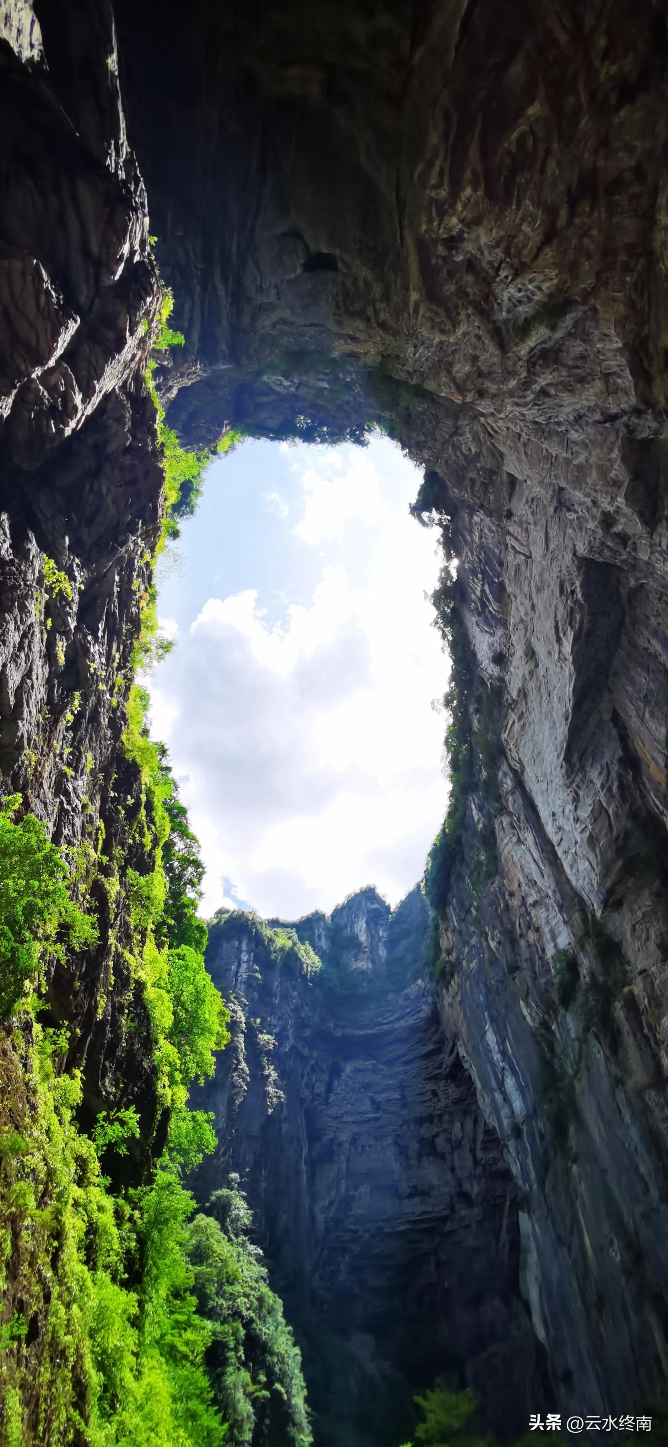 奉节天坑地缝(重庆武隆天坑地缝一日游，原来的电影道具据说现在市值20个亿)