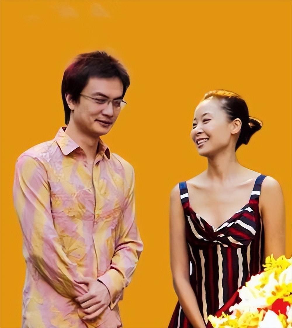 黄志忠何音(黄志忠与何音离婚11年：他失恋后至今单身，她带儿子嫁小丈夫)