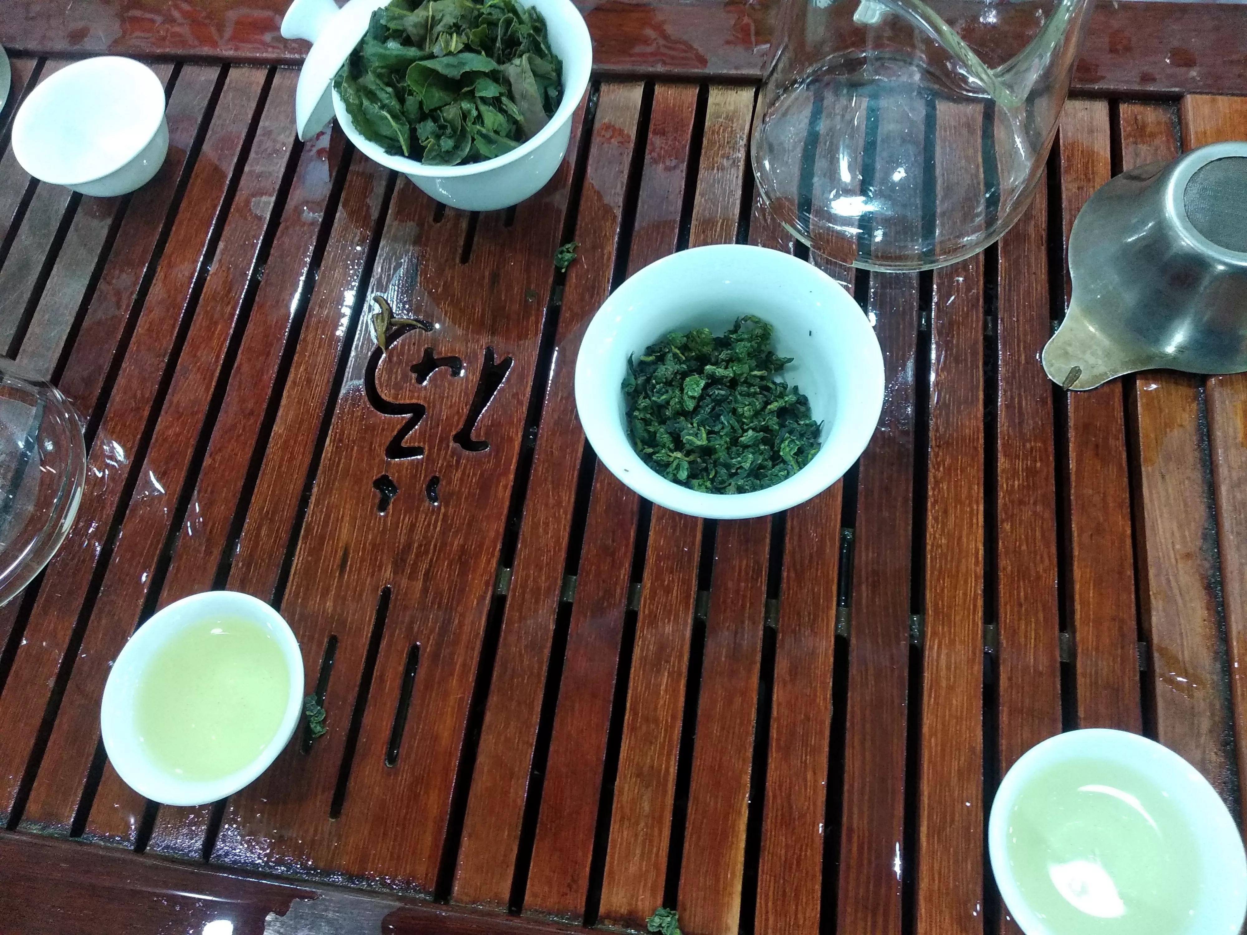 天天喝白开水和天天喝茶的人，10年以后谁的身体会更好？