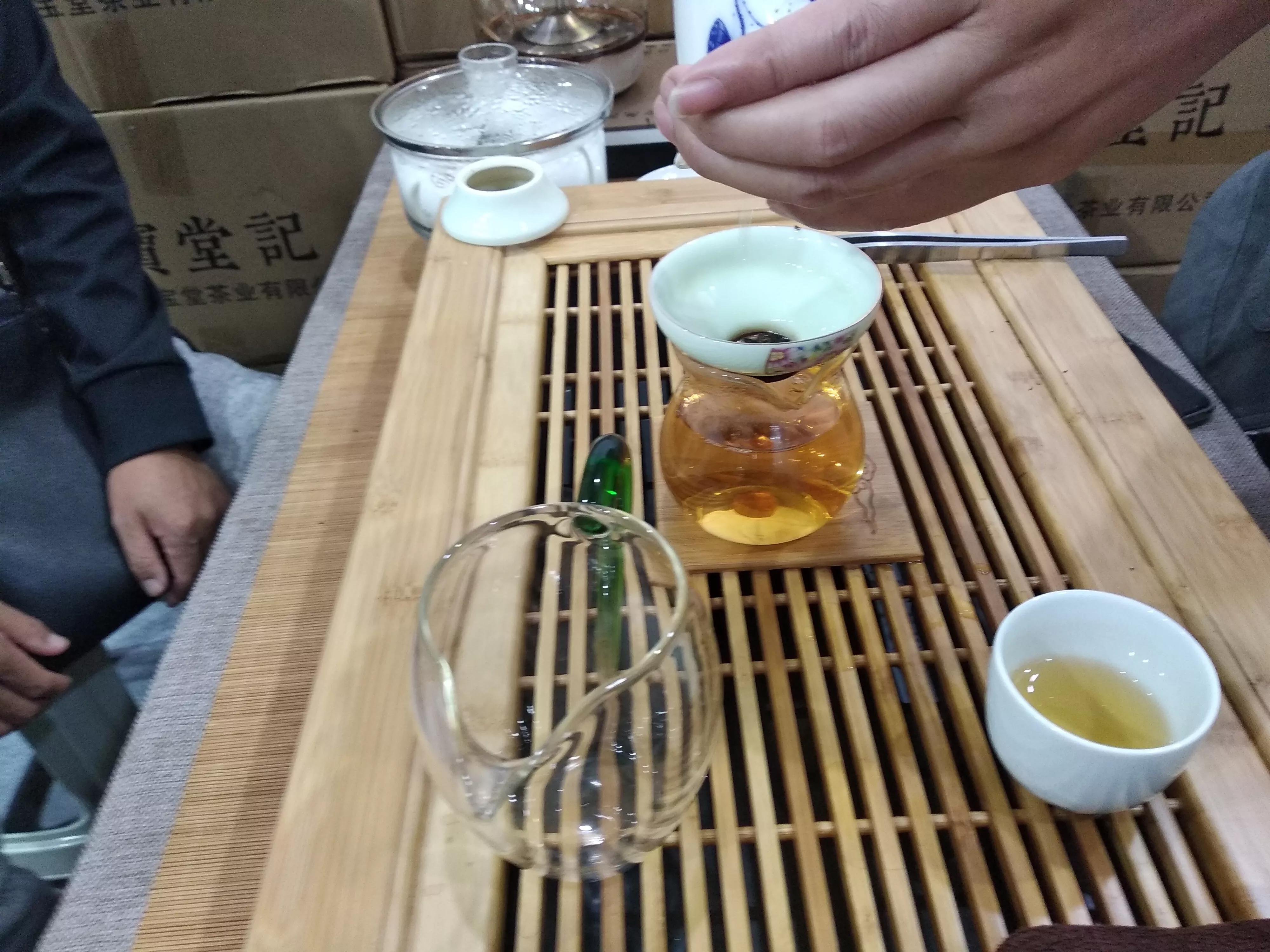 天天喝白开水和天天喝茶的人，10年以后谁的身体会更好？