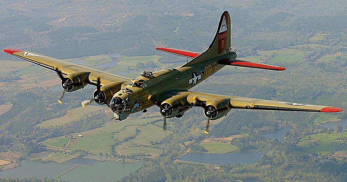 空中轰炸机(B-17“空中堡垒”轰炸机彩色图集（140图）)