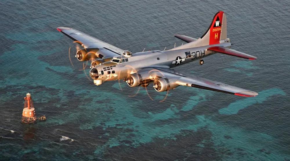 空中轰炸机(B-17“空中堡垒”轰炸机彩色图集（140图）)