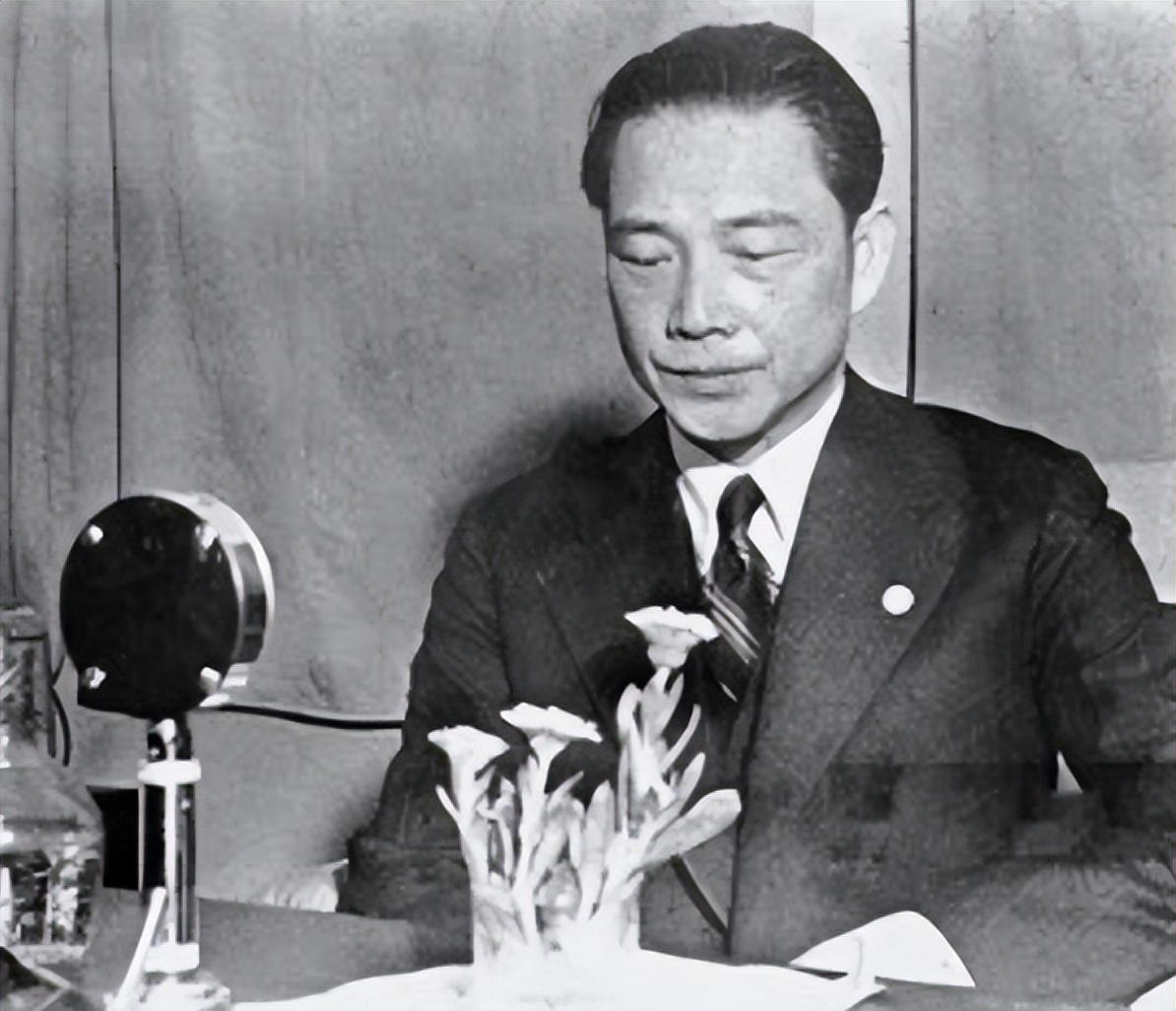 李时宇个人资料(1946年“汉奸”李时雨微笑受审，官至国民党少将，其实是我党特工)