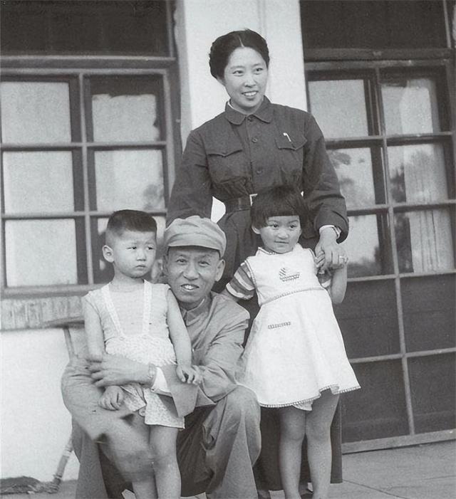 王光美子女(王光美临终之际，子女问她还有何未了心愿，王光美：花明楼)