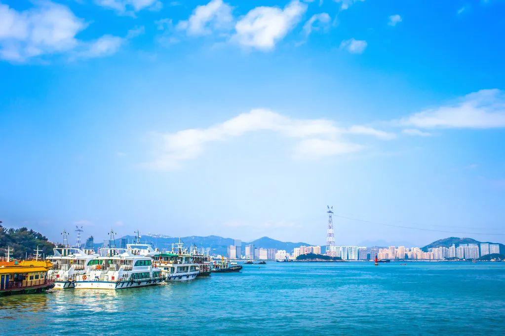 浮云终日行(浮云一别后，流水十年间)