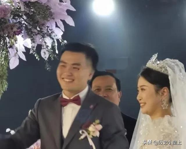 川航8633事件后，副驾驶治疗期间，与女航医恋爱，2022年举办婚礼 第17张