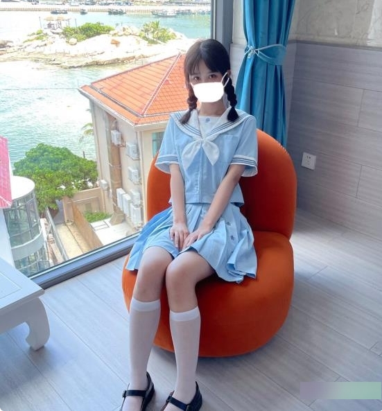 Twitter清纯美少女（misdo）学院风写真，可爱双马尾少女气息拉满